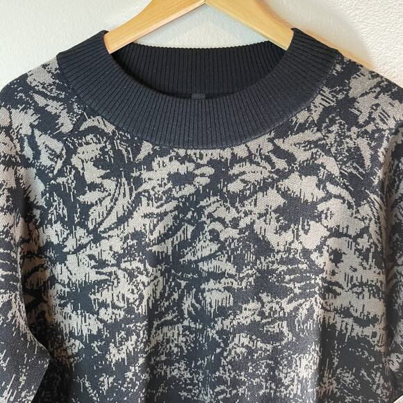 NWT Athleta Women's Jacquard Crew Sweater Merino Wool Blend Black Gray Sz Medium - Picture 6 of 10